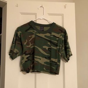 Camo cropped tee